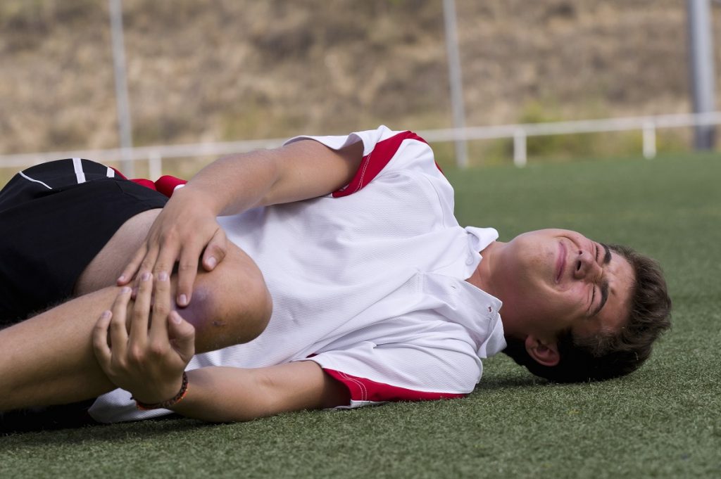 an athlete suffering from knee injury